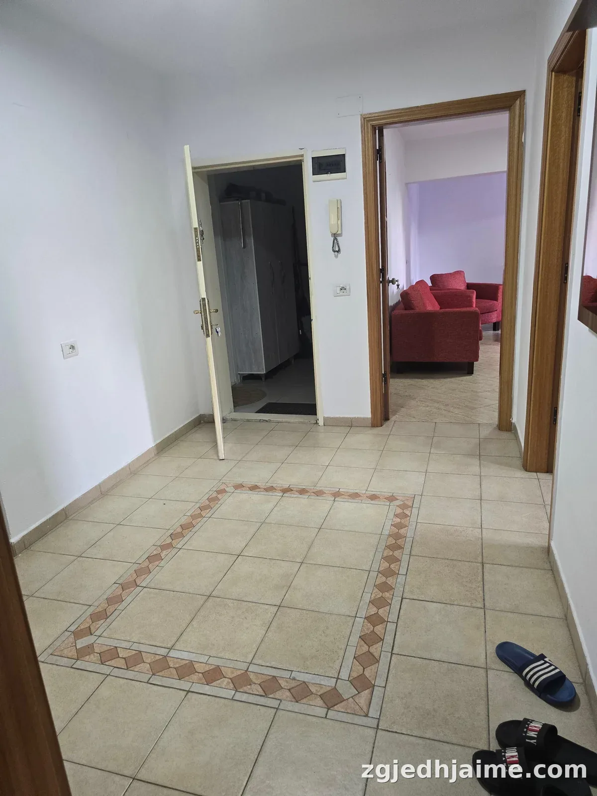 APARTAMENT 2+1. 60000 LEKE.QENDER TIRANE. — foto 4
