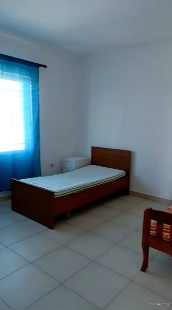 APARTAMENT 2+1. 30000 LEKE.QYTET STUDENTI.