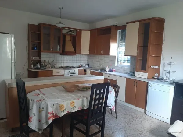 APARTAMENT 2+1. 46000 LEKE.QYTET STUDENTI