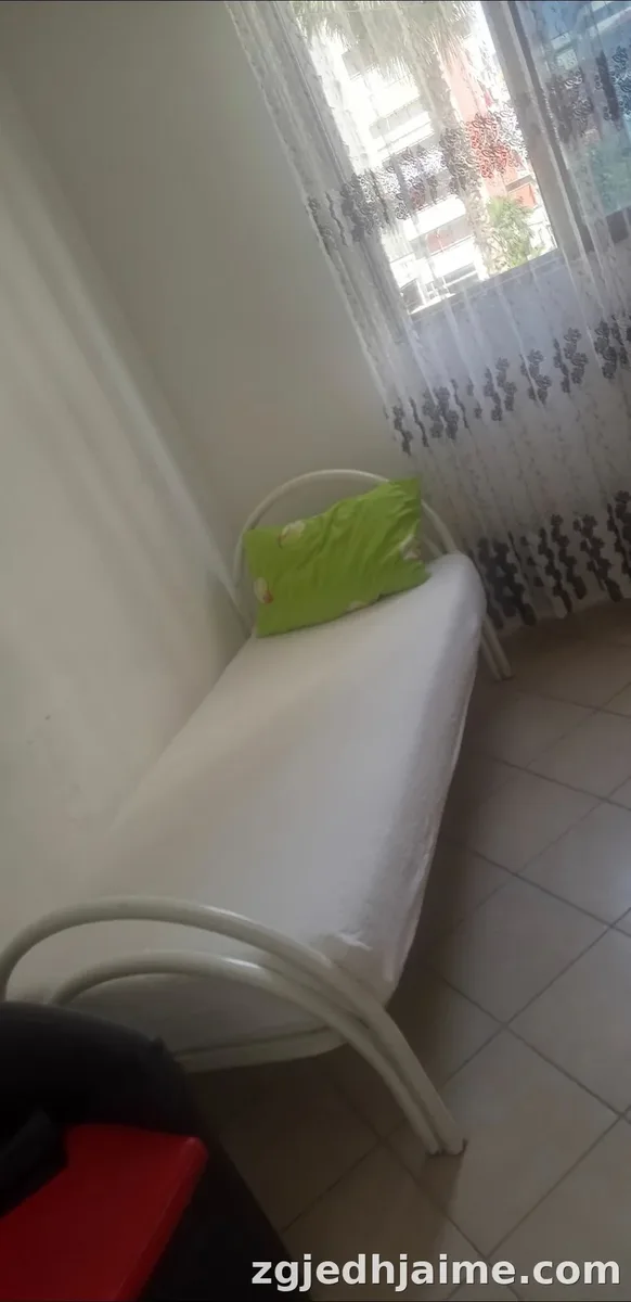 Garsionere 200 euro.Astir