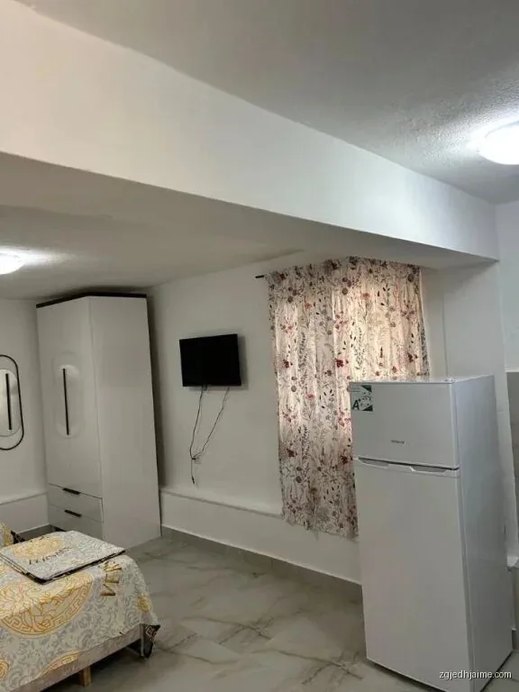 GARSIONERE 200 EURO.QYTET STUDENTI — foto 3