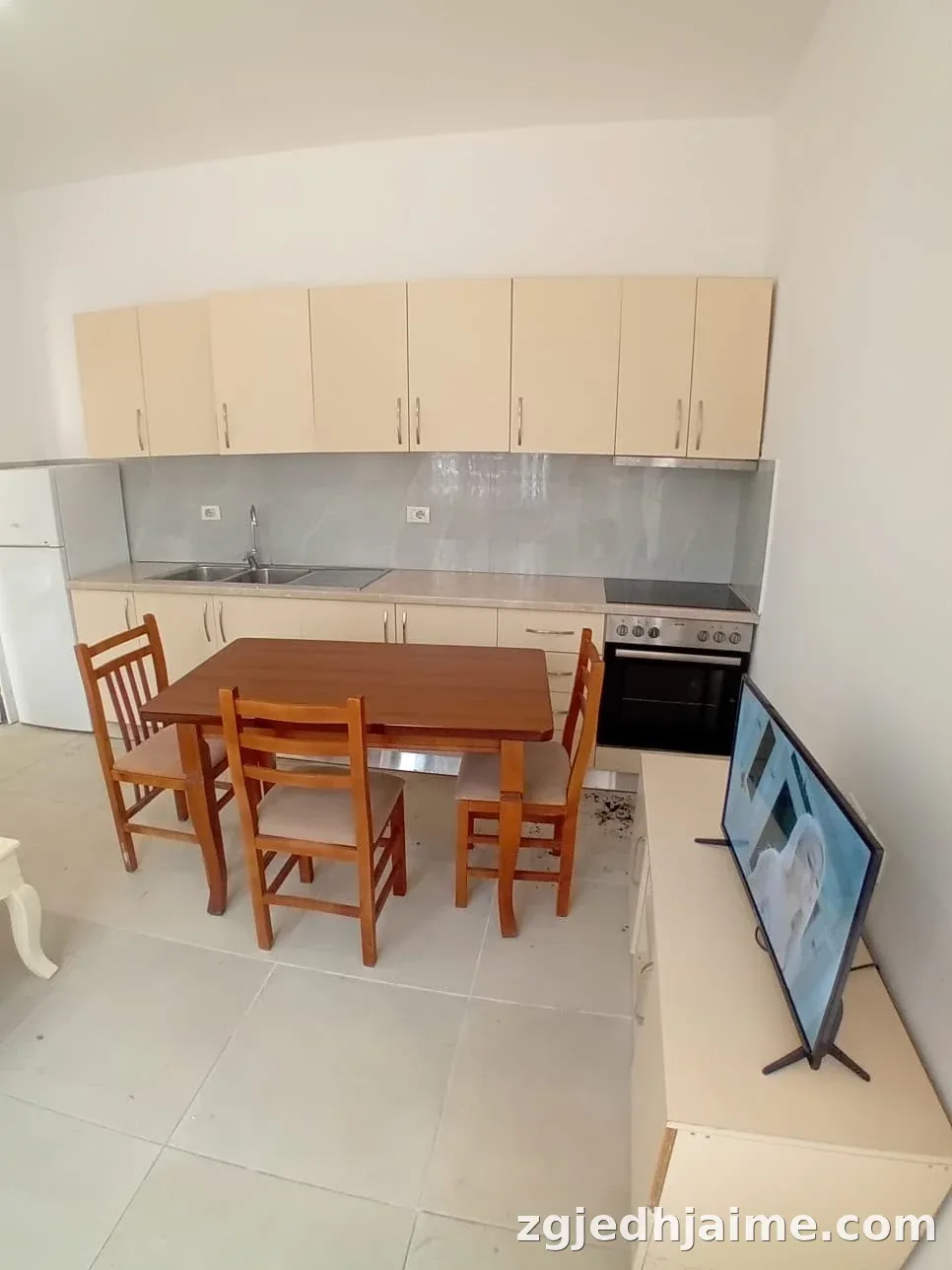 APARTAMENT 1+1. 27000 LEKE.PAS UNIVERSITETIT TE MJEKSIS — foto 1