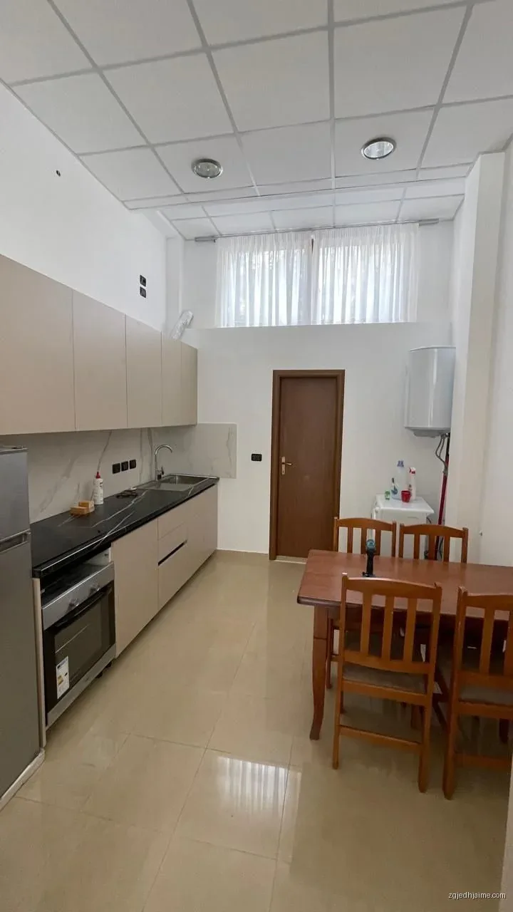APARTAMENT 1+1. 33000 LEKE.FAKULTETI EKONOMIK. — foto 1