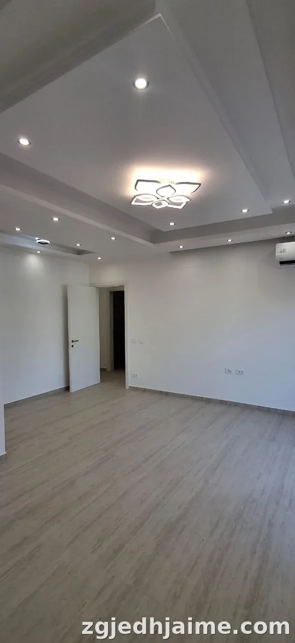 APARTAMENT 3+1 150,000 LEKE RRUGA E KOSOVAREVE — foto 3