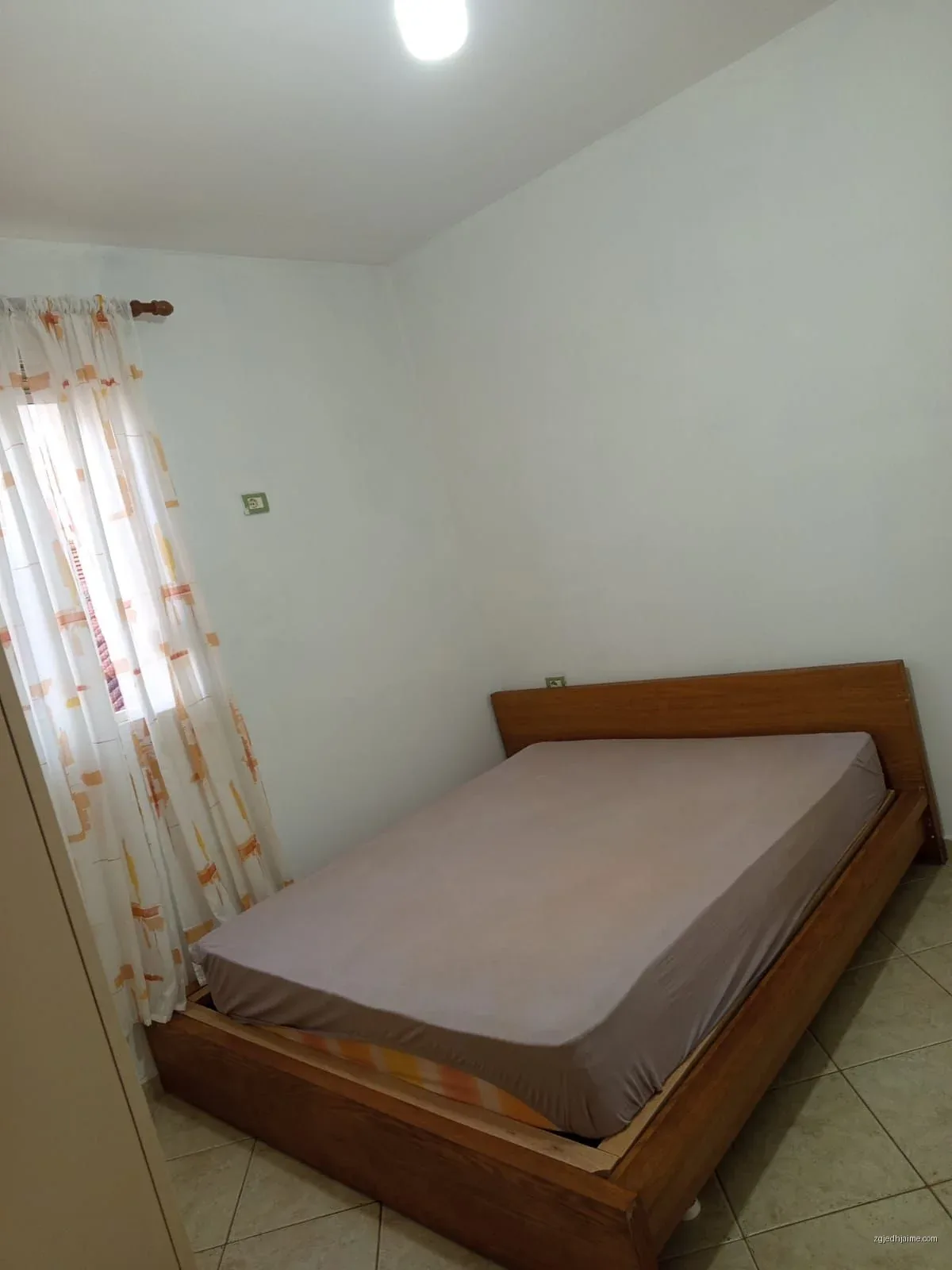 APARTAMENT 28000LEKE.RRUGA 5 MAJI.PRANE ODA BAR — foto 2