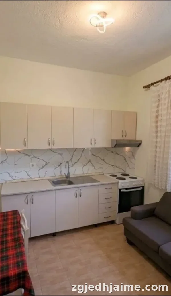 APARTAMENT 1+1. 30000 LEKE. QYTET STUDENTI