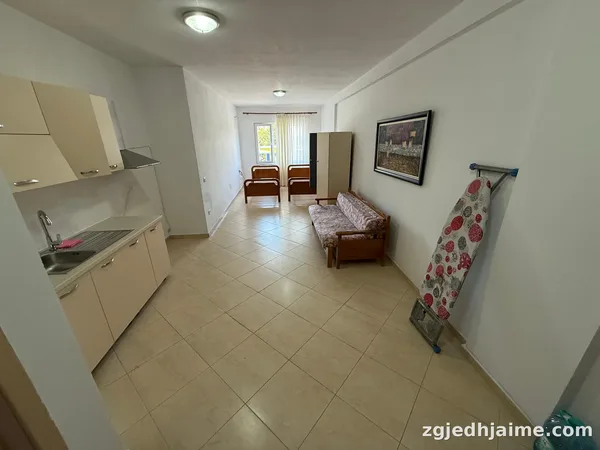 Garsionere 25000 leke.Yzberisht