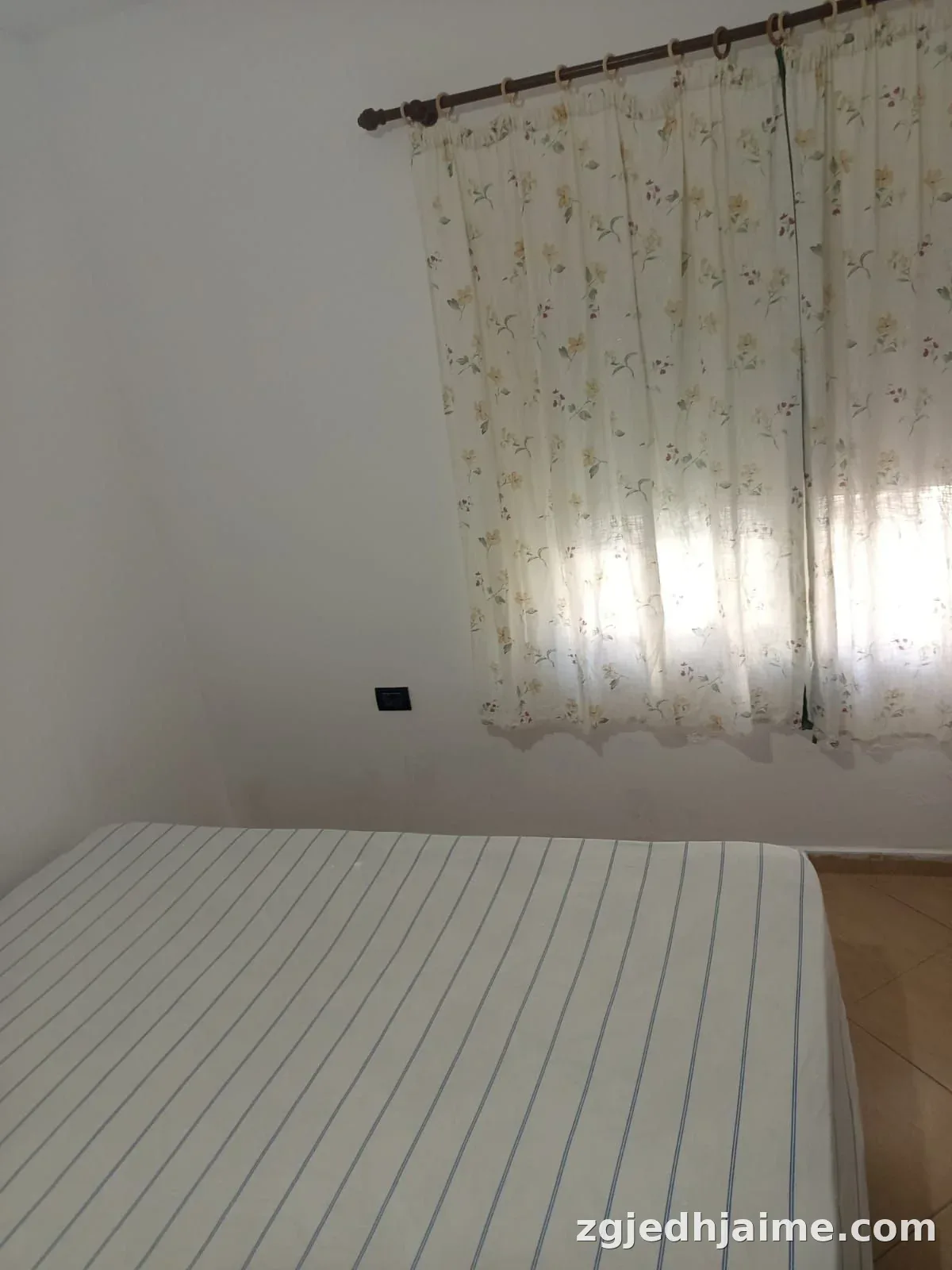 APARTAMENT 1+1. 30000 LEKE.ZOGU I ZI — foto 3