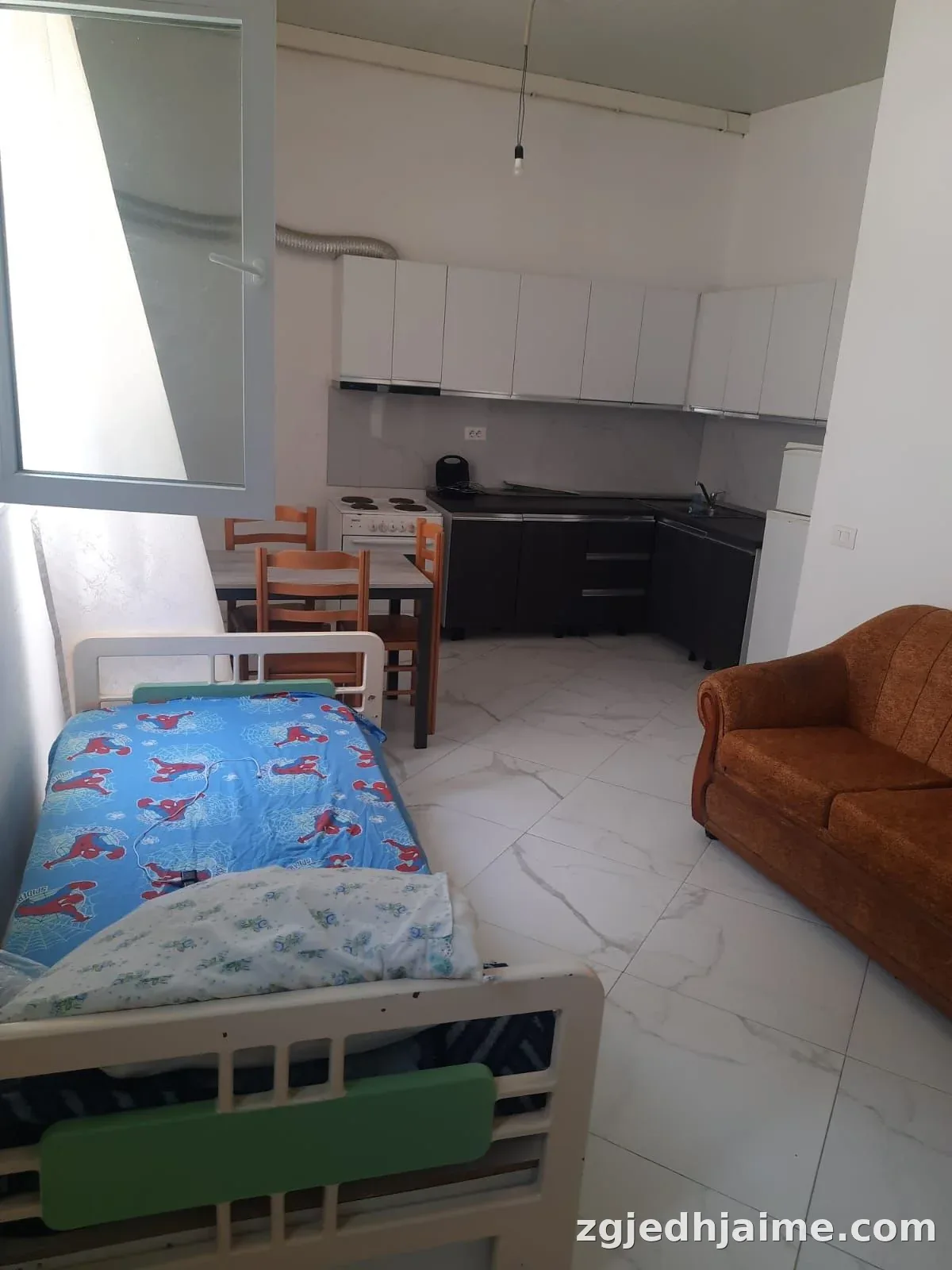 APARTAMENT 1+1. 30000 LEKE. QYTET STUDENTI — foto 1