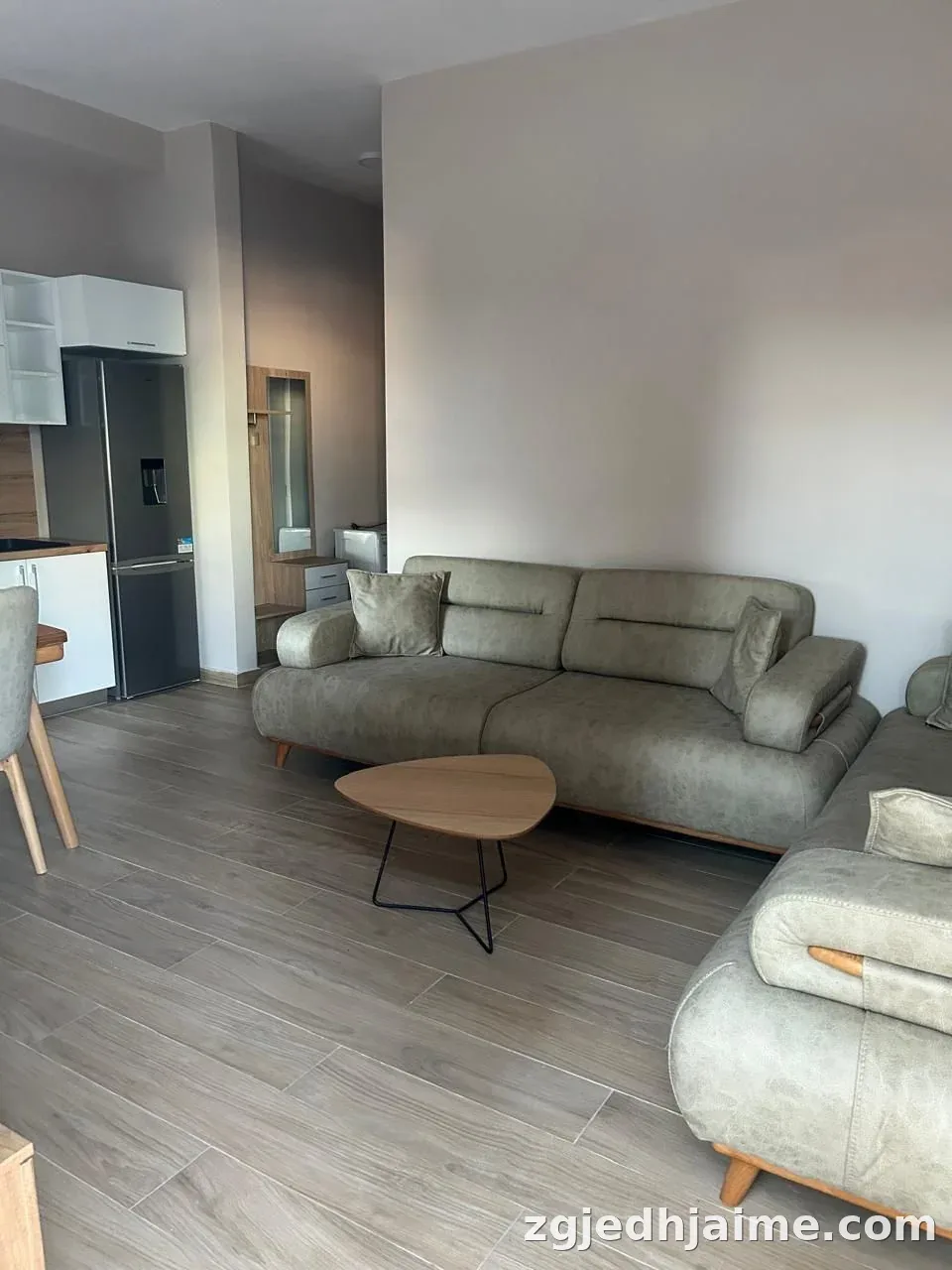 APARTAMENT 1+1. 35000 LEKE.YZBERISHT. — foto 1