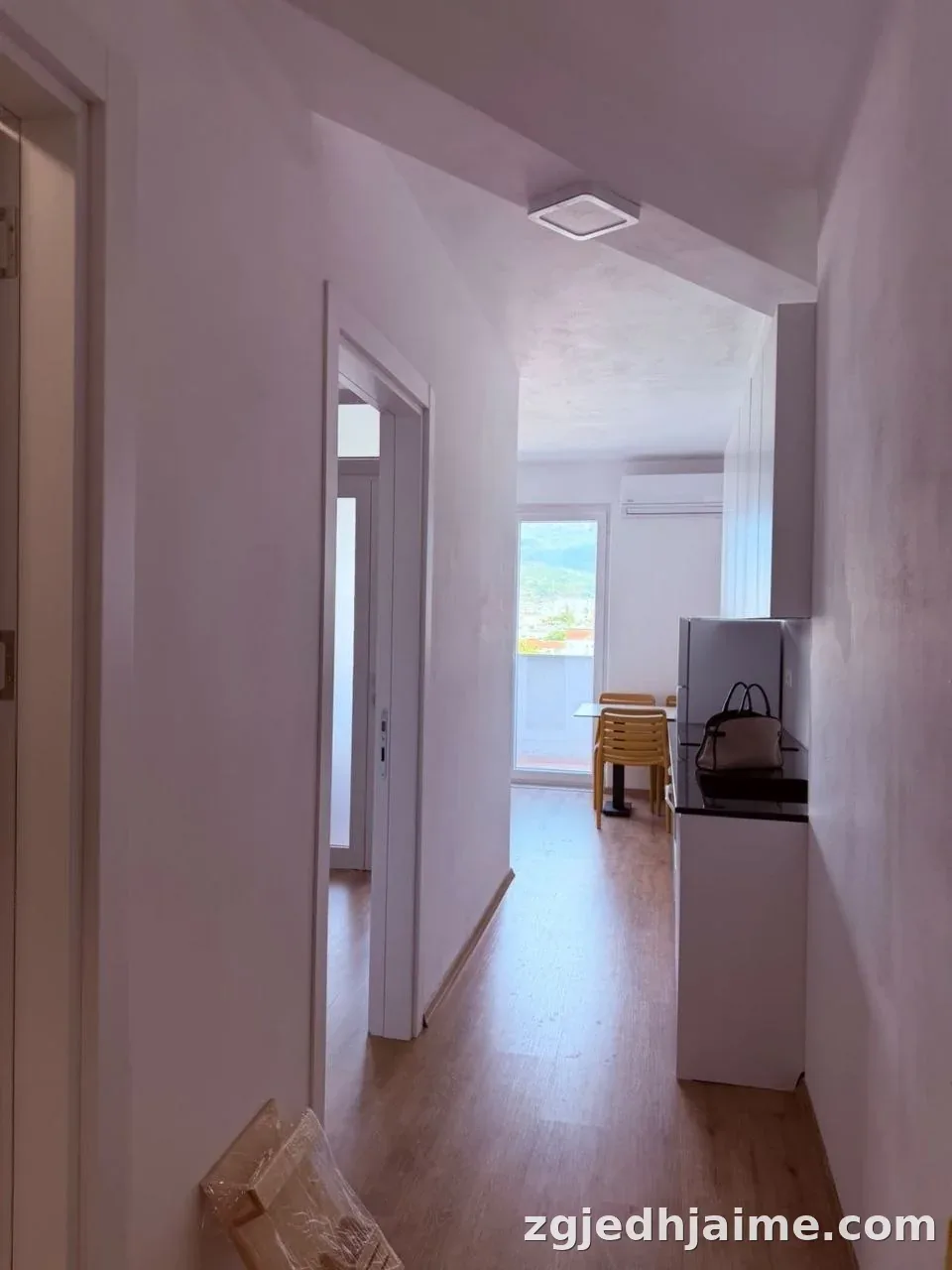 APARTAMENT 1+1 50,000 LEKE RRUGA E DIBRES — foto 4