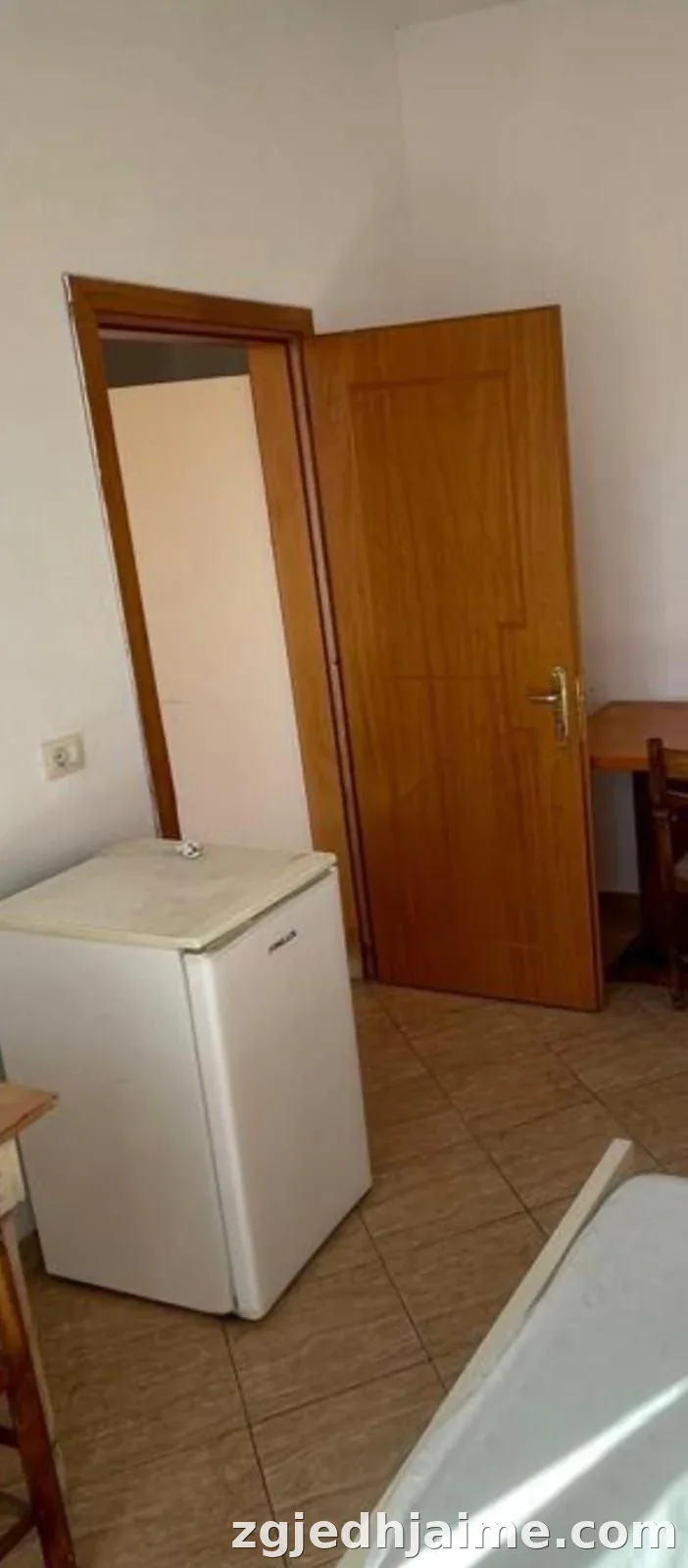 GARSIONERE 16000 LEKE.VILAT GJERMANE — foto 1
