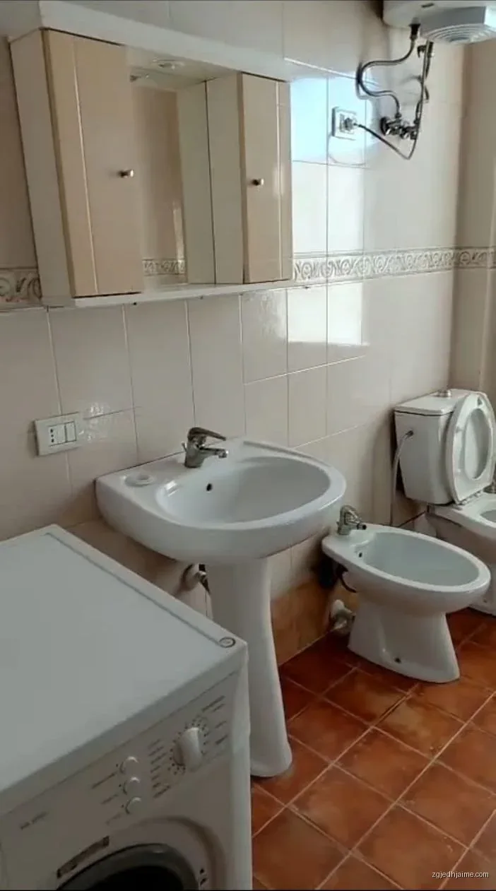 APARTAMENT 2+1. 30000 LEKE.QYTET STUDENTI. — foto 4