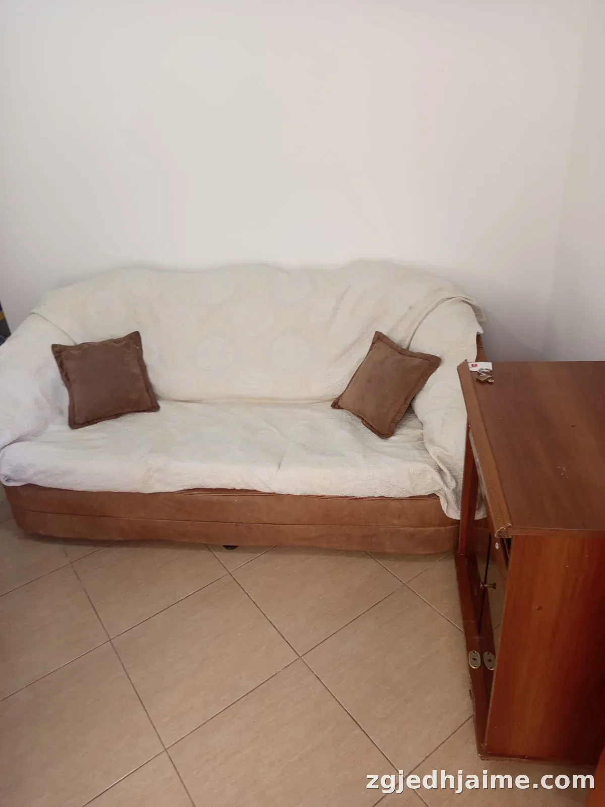 APARTAMENT 1+1. 30000 LEKE.ZOGU I ZI — foto 2