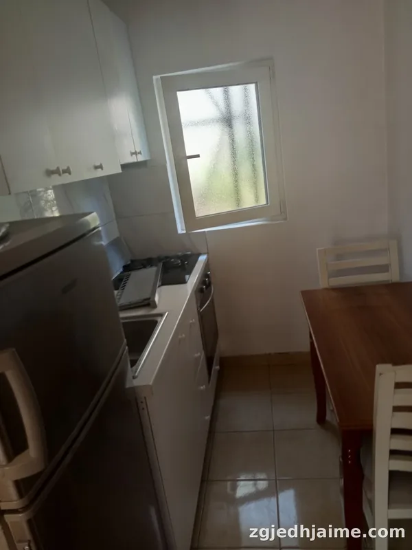 Garsionere  26000 leke.Fakulteti Ekonomik