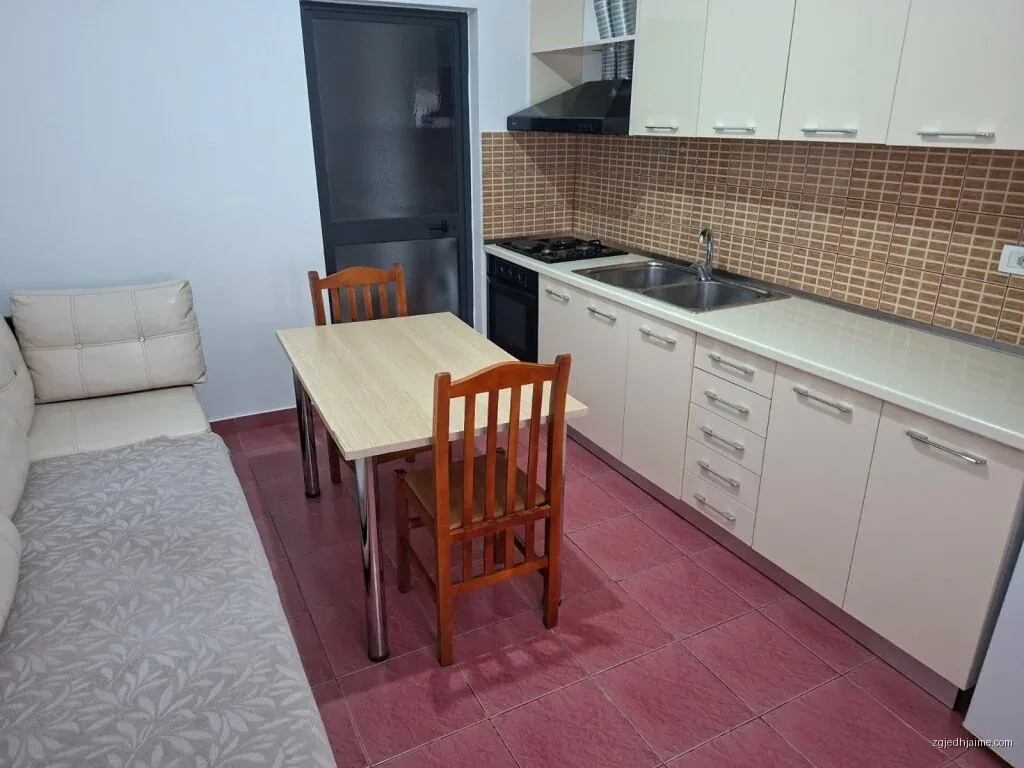 APARTAMENT 1+1. 30000 LEKE.YZBERISHT — foto 2