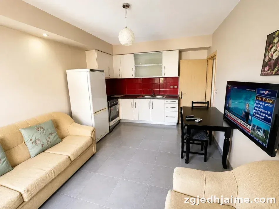 APARTAMENT 1+1. 45000 LEKE.FAKULTETI I MJEKSIS — foto 1