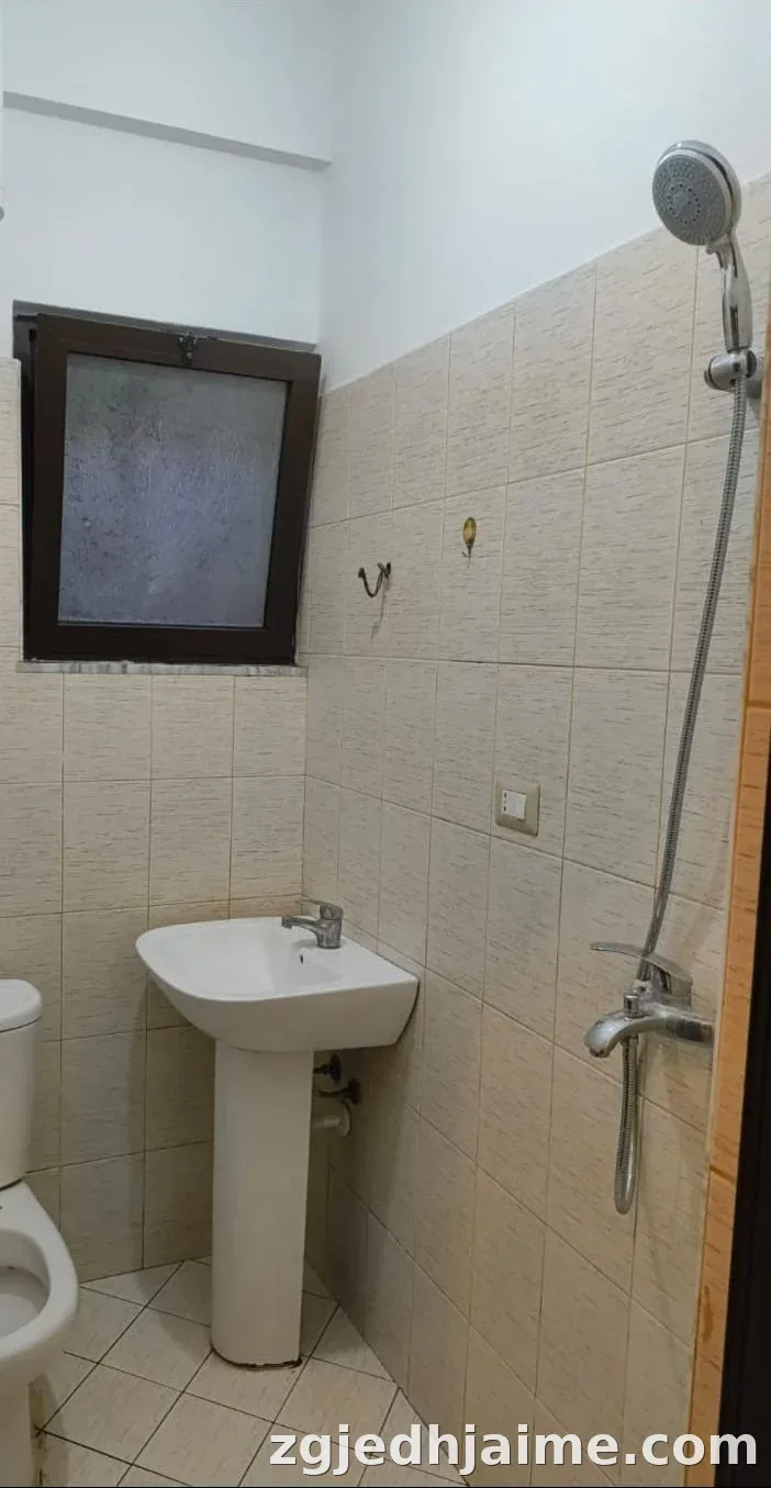 GARSIONERE 25000 LEKE.RRUGA 5 MAJI,SHKOLLA TIRANA JONE. — foto 4