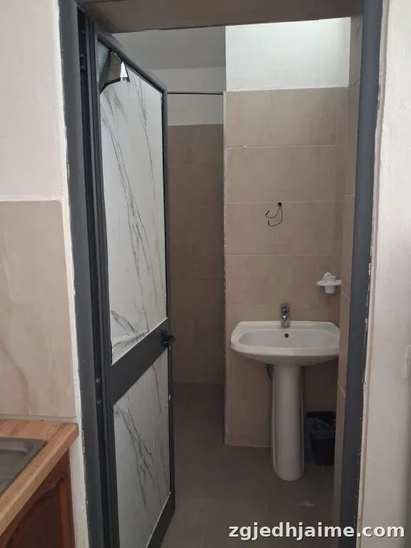 APARTAMENT 1+1. 35000 LEKE.FAKULTETI EKONOMIK — foto 6