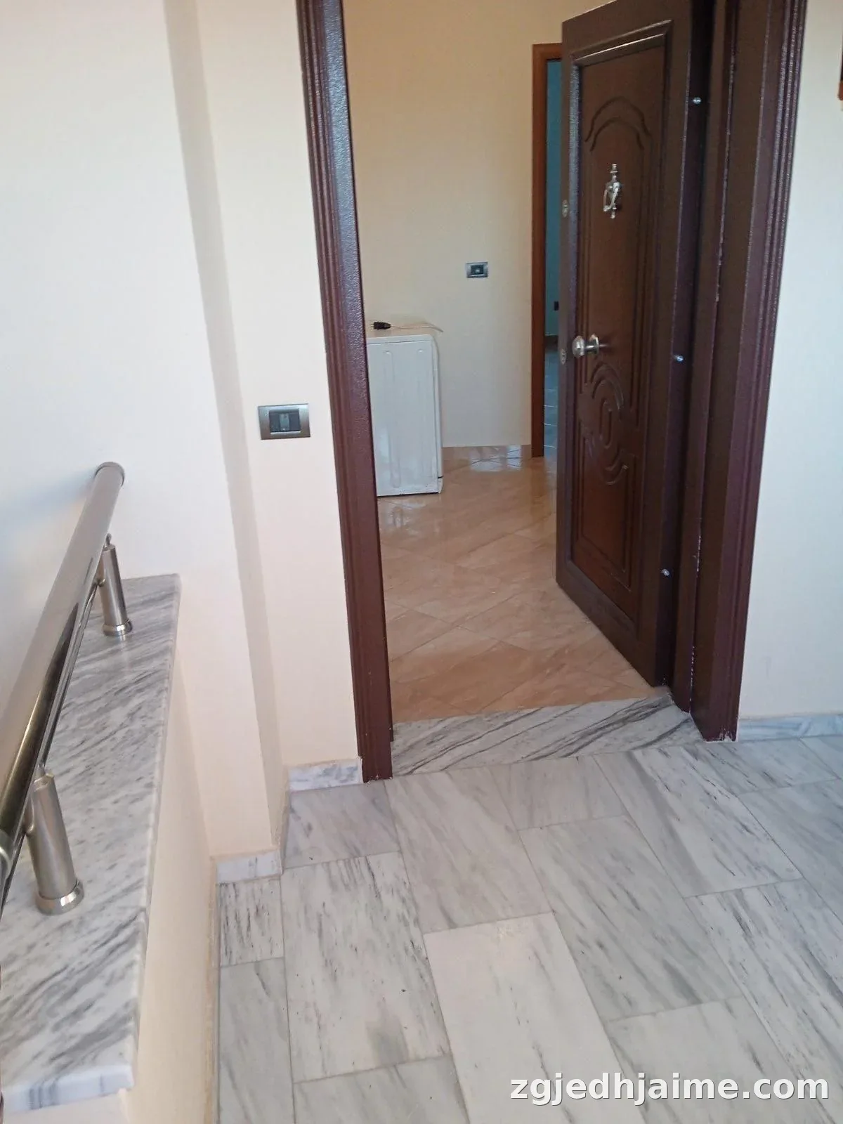 APARTAMENT 1+1. 30000 LEKE.KOLEGJI TURK,QYTETI NXENESVE — foto 4