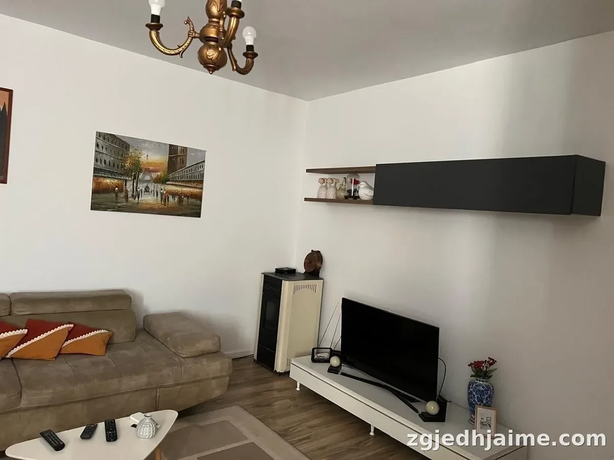 APARTAMENT 3+1 70,000 LEKE RRUGA E DIBRES — foto 2