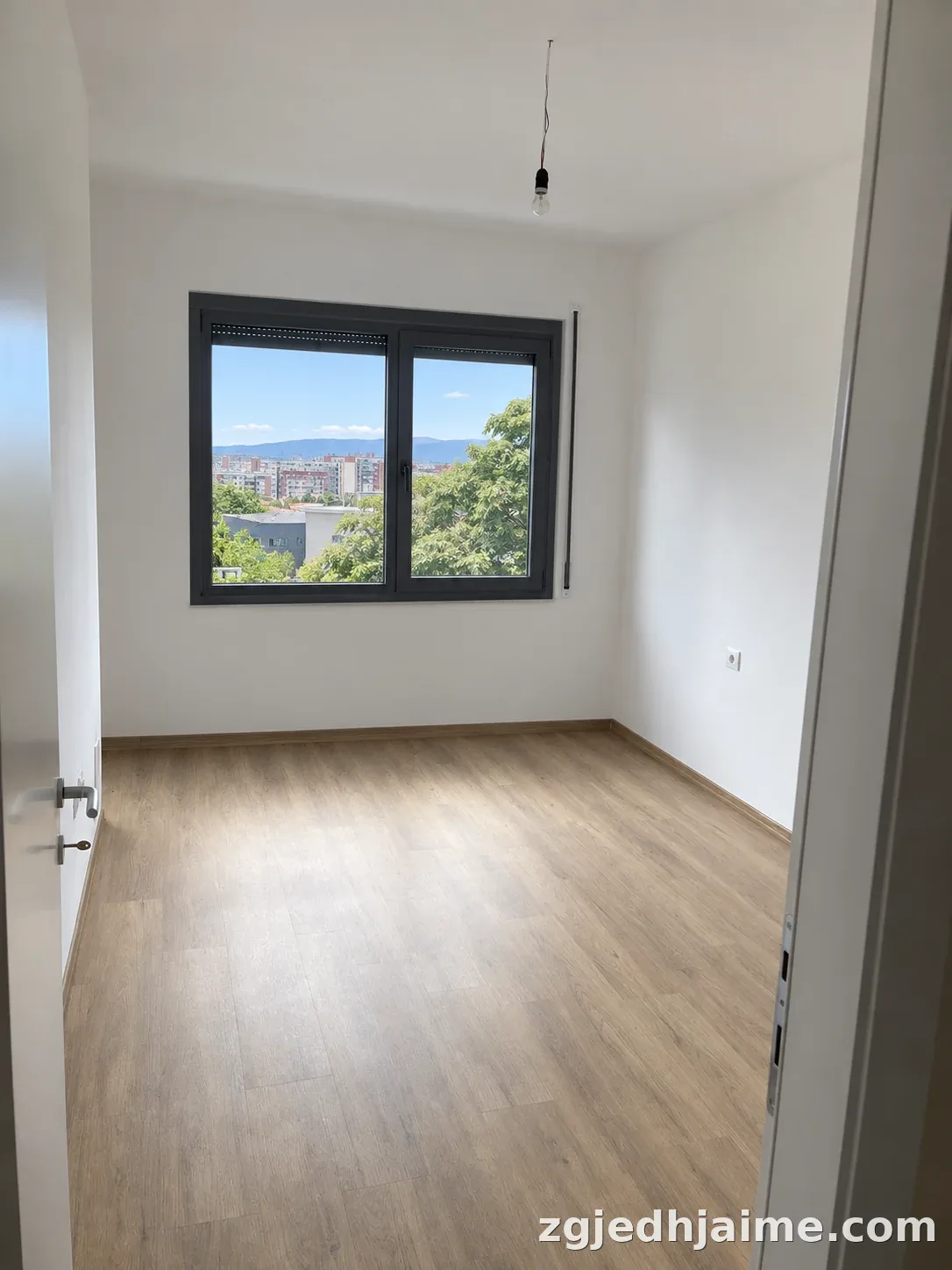 ZYRE 25,000 LEKE PALLATI ME SHIGJETA — foto 1