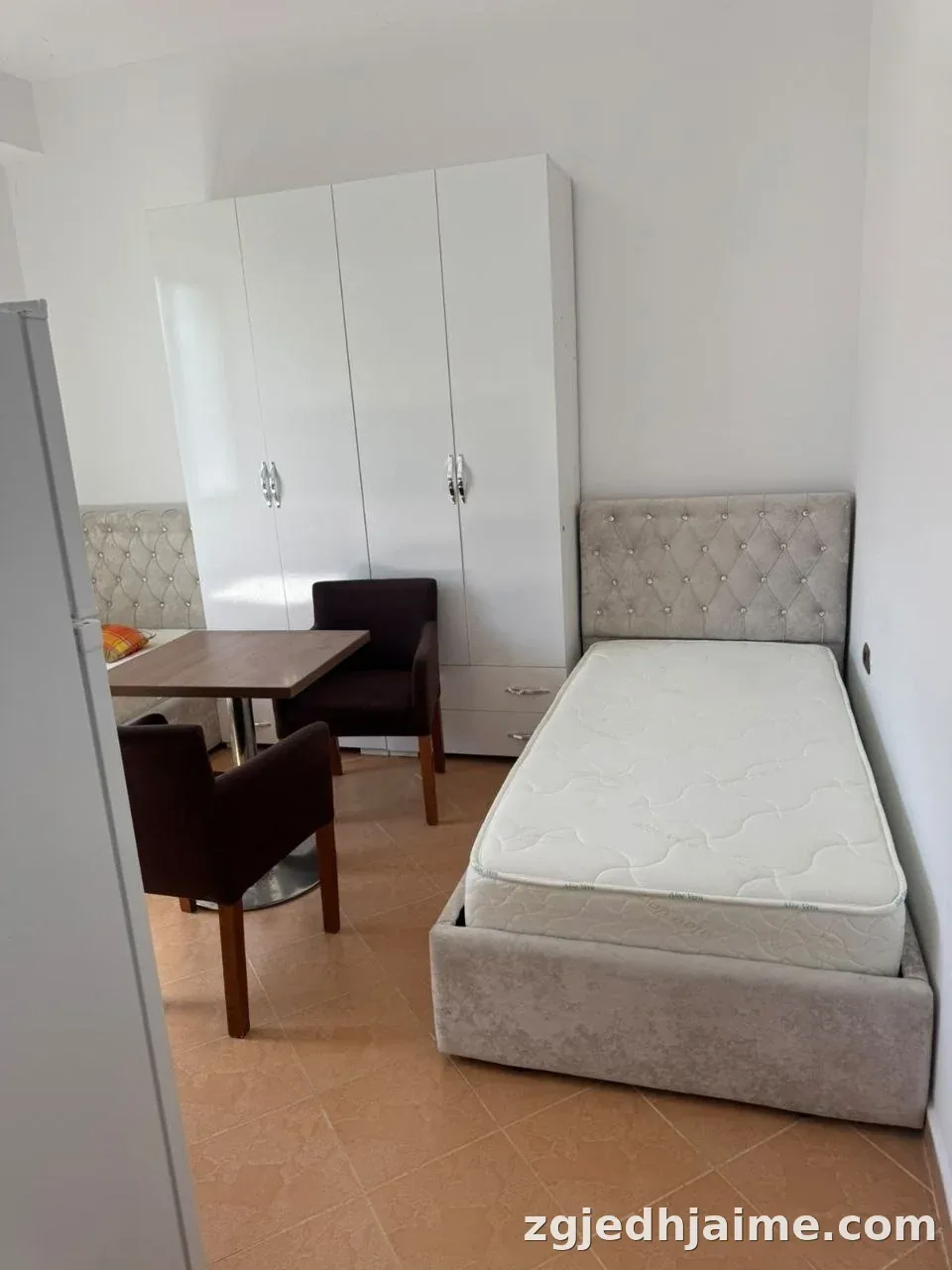 GARSONIERE 30,000 LEKE RRUGA E ELBASANIT — foto 1
