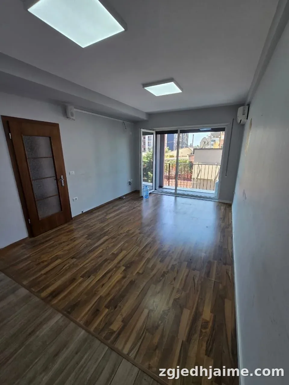 APARTAMENT 3+1 50,000 LEKE RRUGA JORDAN MISJA — foto 5