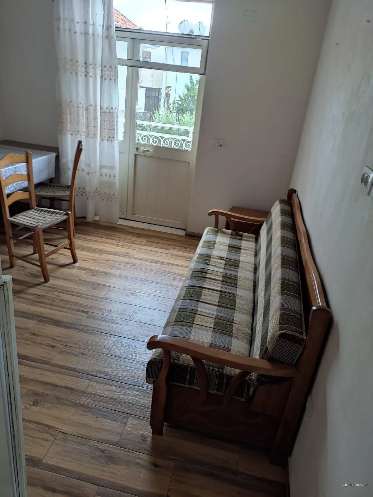 APARTAMENT 1+1. 30000 LEKE.ISH TREGU ELEKTRIKE. — foto 2