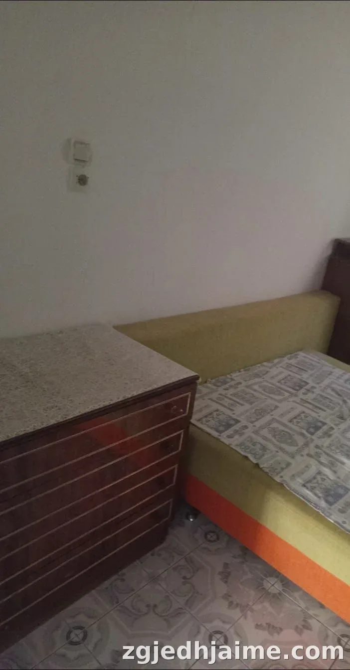 APARTAMENT 1+1. 27000 LEKE.PAS UNIVERSITETIT MESDHETAR,21 DHJETORI — foto 1