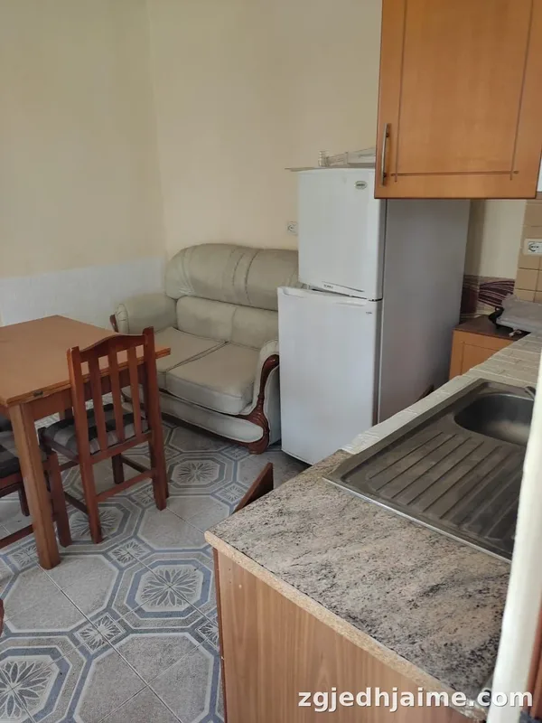 APARTAMENT 2+1. 30000 LEKE.RRUGA 5 MAJI
