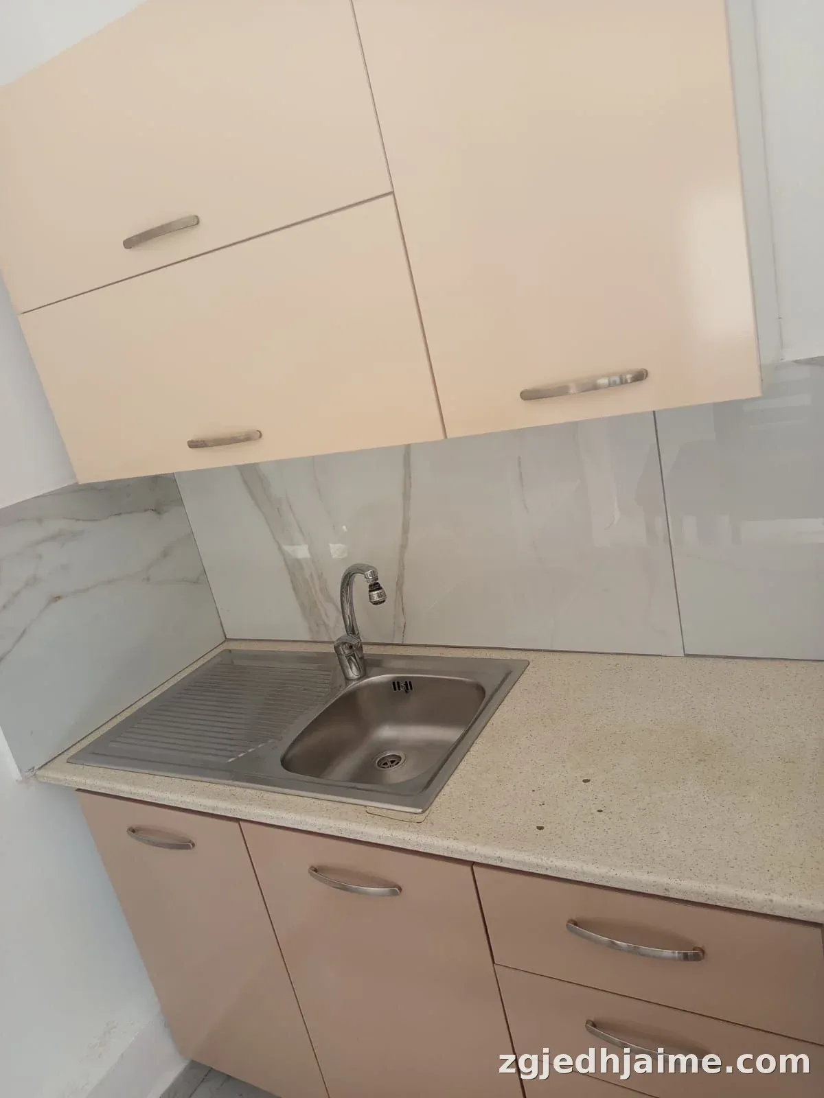 APARTAMENT 1+1. 28000 LEKE.QYTET STUDENTI. — foto 3
