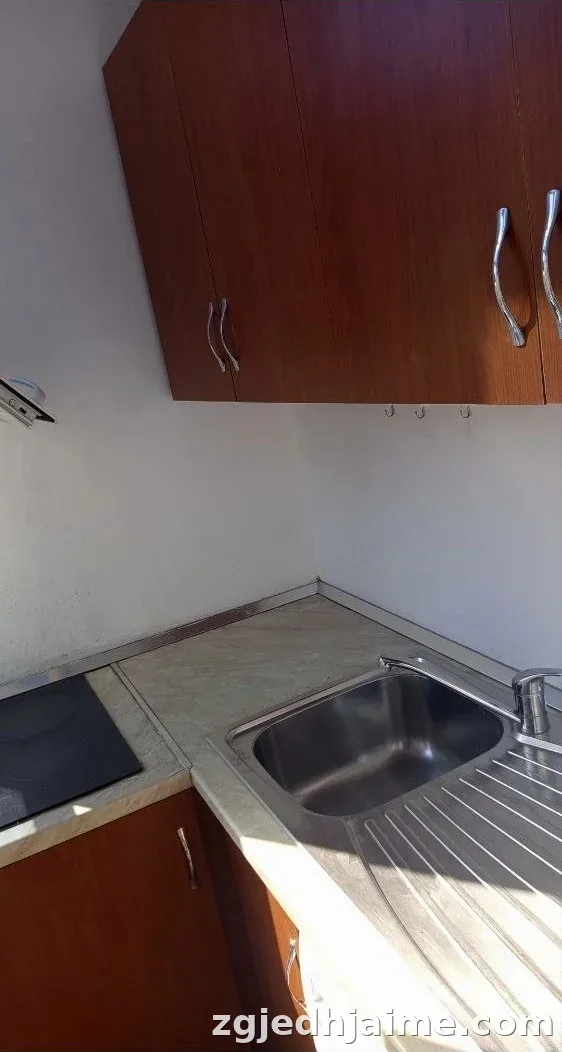 GARSONIERE 30,000 LEKE RRUGA E ELBASANIT, PRANE UNIVERSITETIT LUARASI — foto 1