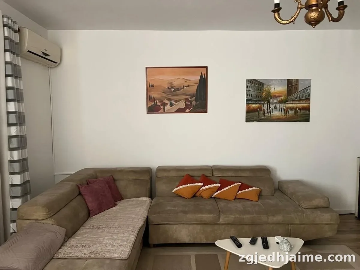 APARTAMENT 3+1 70,000 LEKE RRUGA E DIBRES — foto 1