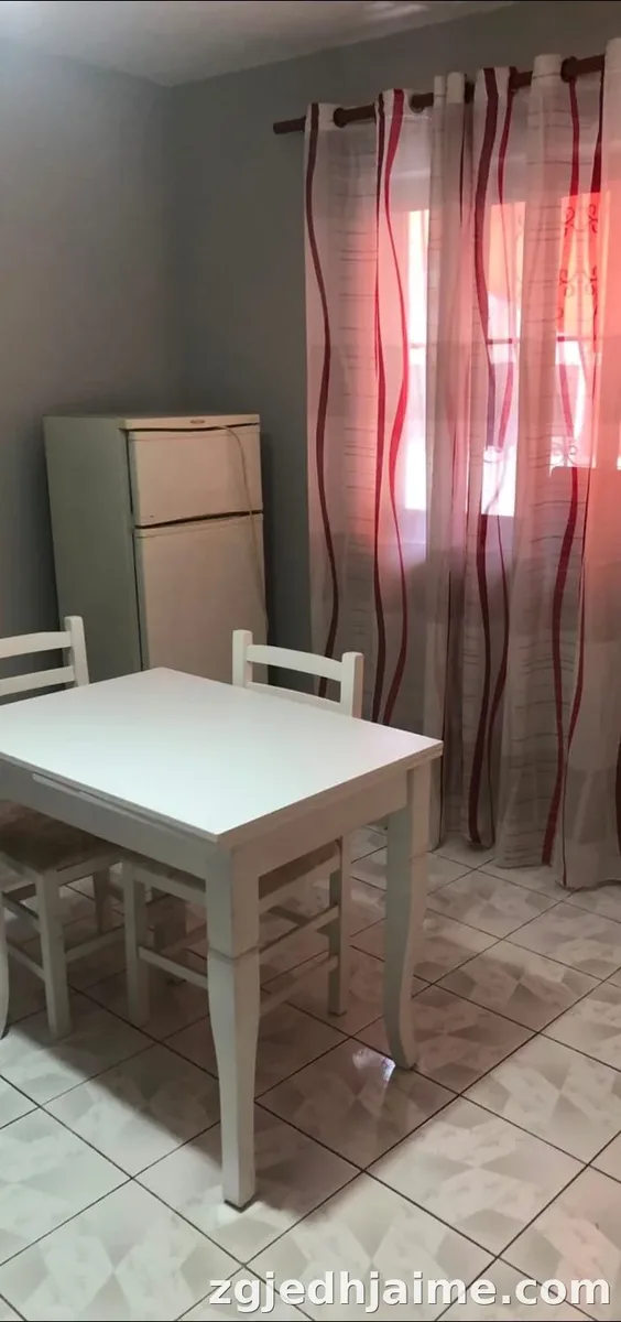 APARTAMENT 1+1. 35000 LEKE.RRUGA E DURRESIT